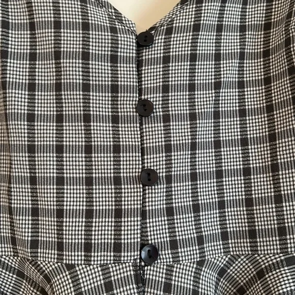 NWOT ASOS gray plaid flutter sleeve and peplum blouse Size 2 - Picture 2 of 7